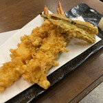 阿づ満庵 - 天ざる蕎麦の海老2本、ししとうとナスの天ぷらも