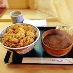 かき揚げ丼と赤出汁