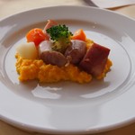 ロワゾブルー - 朝食　メインの卵料理　ベーコン・ソへセージ　温野菜添え.jpg