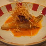 ロワゾブルー - 金目のタプナード風味焼　比叡湯葉のフリット添え　ソーテルヌワインとサフランのソース.jpg