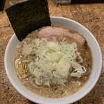 きくちひろき - 中間醤油ラーメン　背脂少々