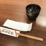 山本屋 - 冷たいお茶(蕎麦茶みたいなの)