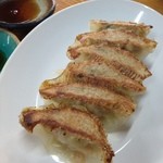 太尊 - スッポンの、スープを掛けて焼いた餃子は甘めで、コラーゲンで皮目がチリチリってなってるよ(o^^o)￥２５０