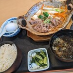 Taishuushokudoutengudaihoru - ■すき焼き鍋定食　海苔のみそ汁は◎。