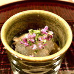 多仁本 - 三輪素麺には鮑のジュレとを鮑乗せて　贅沢な素麺ですね