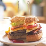 ダコタ ラスティック テーブル - ベーコンエッグチーズバーガー