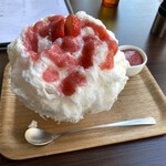 八ヶ岳氷菓店 CAFE&BAR - 生いちごかき氷/¥1300