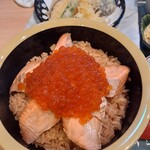 Shungyo Sushi No Mise Ara Hama - いくら大盛りで注文。