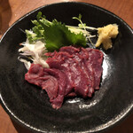 つる屋 - 馬刺し　780円