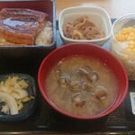 吉野家 - 鰻重みそ汁牛小鉢セット一枚盛 ¥1336しじみ汁変更 ¥99サラダ ¥118