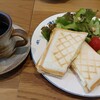ブックカフェ 喫茶セインツ