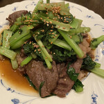 和洋割烹 竹泉 - 牛肉小松菜オイスター炒め
