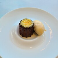 イリエスケープ - カヌレとバニラアイスクリーム