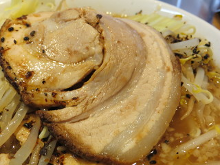 Menyasoudo - チャーシューはロール系できっちり味が付いてます