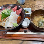 Ushioya - ふぐとのど黒入りスペシャル丼　2500円