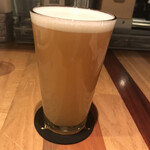 ヒマラヤテーブル - 南信州ビール(長野)のアップルホップ(王林)。仕込みに四季折々のりんごを使ったフルーツビール。りんごの違いで味わいも変わるし、意外とアルコール度数もあって飲み応えもあったりします☆
