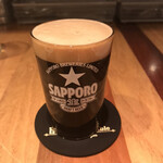 ヒマラヤテーブル - 箕面&ミッケラー(大阪&デンマーク)のコーヒースタウト。水出しコーヒーを仕込みに使ったとあり、アルコール度数を感じさせない飲みやすさはあり。ただもう少し飲み応えが欲しかったかな(^◇^;)
