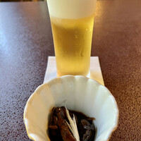 うなぎ 明月川 - 生ビール 小　　お通しの肝煮
