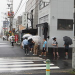 日陰 - お店に着いた時の行列