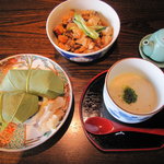 天川茶寮 柿千 - （伍の膳）柿の葉すし（鯖か鮭）・とろろ汁