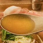 醤油らーめん ピース - スープ