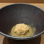 難波 鮨 よこ田 - 鮑の肝ソースにご飯を入れて