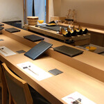 難波 鮨 よこ田 - カウンター席