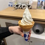 マザー牧場 カフェアンドソフトクリーム - 料理写真:ソフトクリームバニラ！