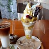 ヒゼンヤ ベーカリー カフェ - 料理写真:キウイパフェとアイスカフェラテ。