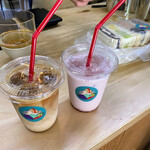 NiBBLES COFFEE！ - アイスカフェラテといちごミルク