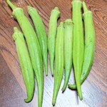 なん天 - 塩ゆでしていただきましたが、メチャ美味しいオクラでした