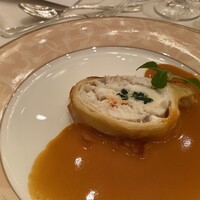 ホテル日航福岡 - オマール海老入りスズキのパイ包み焼