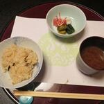 三養荘 - 鶏きのこ炊き込みご飯