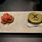 西麻布 焼肉 X - 卵黄まぶしたユッケと…