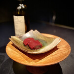 西麻布 焼肉 X - レバー　テッカテカ