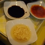 堀内チキンライス - タレ3種（唐辛子、しょうゆ、生姜）