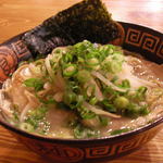 Ramen Onigokko - おにごっこ一押し！とんこつ白しょうゆら～めん。トンコツスープですが、あっさりしています。