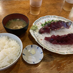 田中鮮魚店 - 藁焼きカツオ、カツオ刺身、ご飯&味噌汁セット