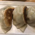 大餃子酒場 - 餃子。ひと皿、３個盛り。