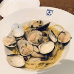 アルビソーラ - ハマグリとキノコのペペロンチーノ