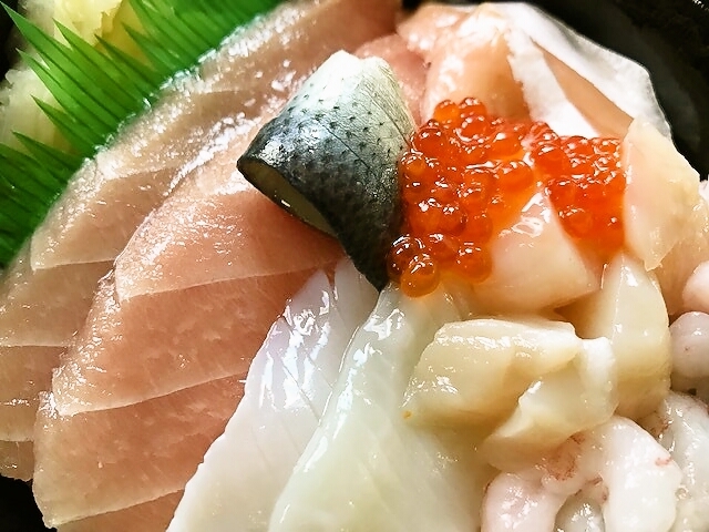 魚丼 郡山店 - 郡山富田（海鮮丼）の写真