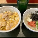 Nakau - 「塩だし親子丼（並）＋明太子クリームうどん（小）」セット。880円也。税込。