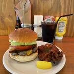 CANNONBALL DINER - 『Homemade  Bacon Cheese  Burger¥1,770』 『Homemade Fried Chicken¥400』 『アイスコーヒー¥170』