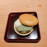 匠 進吾 - 甘味はアイスもなか、塩とヨモギをハーフ＆ハーフ