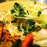 あすれ甲南堂 - 生野菜がお皿に！健康を気づかってくださってるのかも