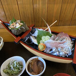 市場食堂 日保丸 - ひとり舟盛り