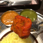 Izakaya Indian Curry and Asian Restaurant Chandrama - チキンティッカ持ち上げ