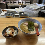 支那そば なかじま - 味玉シオそばと角煮ご飯