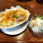 タングステン - 「スパゲティグラタン・ホワイトソース」サラダ付 924円