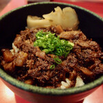 カドヤ食堂 総本店 - 黒豚煮豚細切りたっぷりの黒豚めし　ザーサイ2切れ付き（2022年9月）